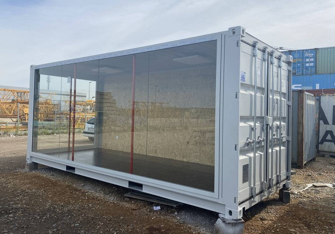 130d33_8ba012c548fc4caf9139babd30207368mv2-1.jpg Verglaster Ausstellungscontainer – Bild 1