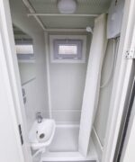 Sanitärcontainer SCDD RAL 9002 Grauweiß | H 2350 x B 2400 x T 1250 mm | 2 Türen | mit Dusche – Bild 3